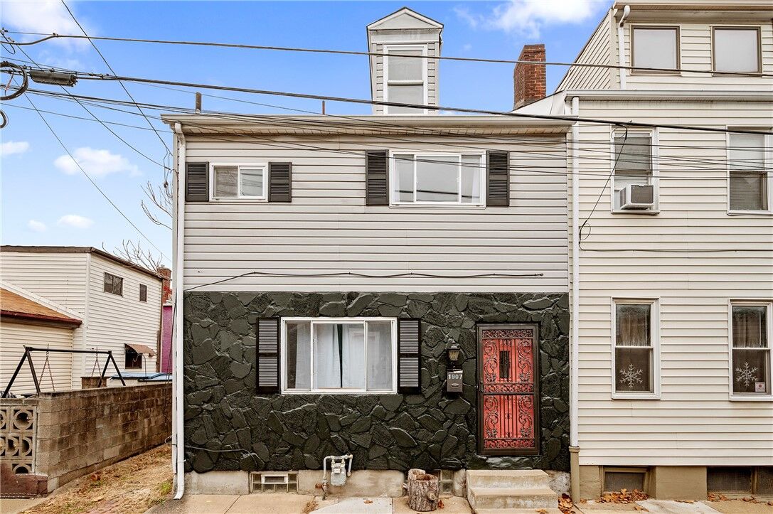 Property Photo:  1907 Fox Way  PA 15203 