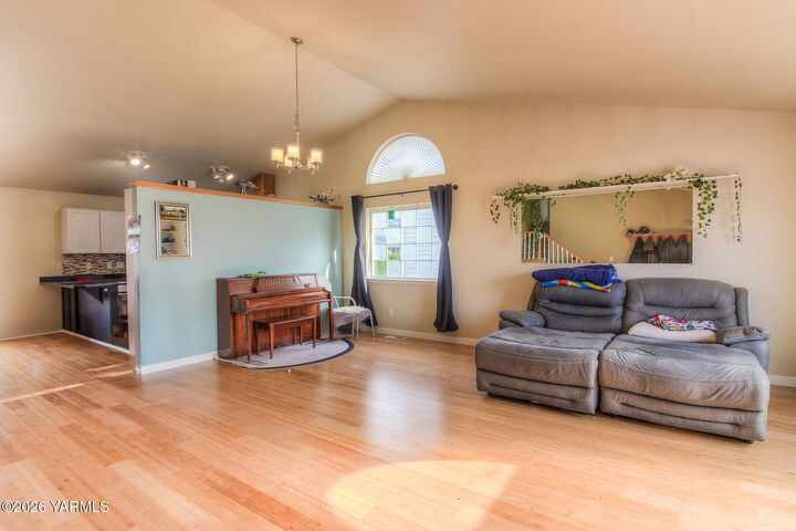 Property Photo:  805 S 4th Street Lp  WA 98942 