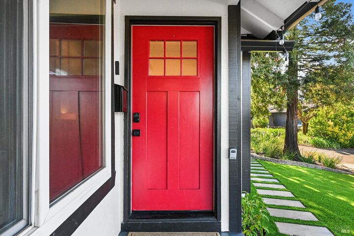 Property Photo:  855 Garden Court  CA 94954 