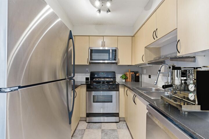 Property Photo: 63 Keefer Place 2705 BC V6B 6N6