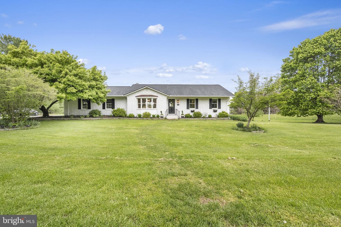 Property Photo:  16045 Hamilton Station Road  VA 20197 
