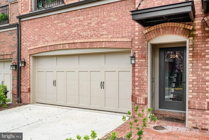 Property Photo:  204 Railbender Alley SE  VA 20175 