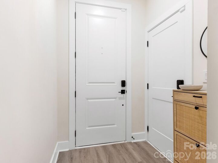 Property Photo:  226 Sutton Park Lane  NC 28211 