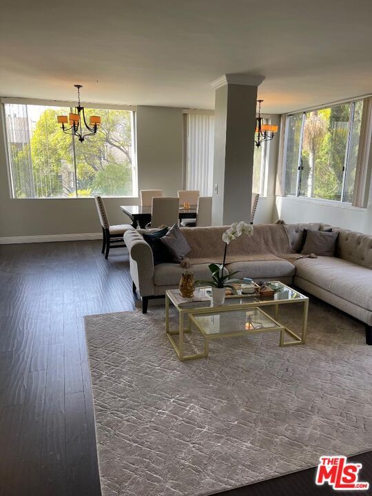 Property Photo:  412 N Palm Dr  CA 90210 