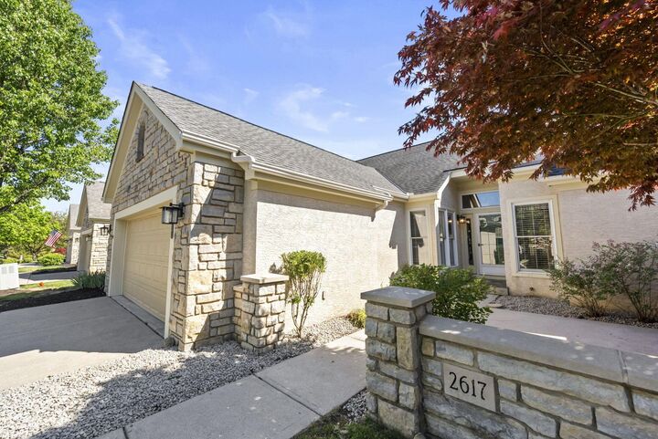 Property Photo:  2617 Vi-Lilly W Circle  OH 43123 