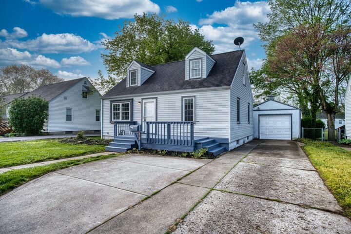 Property Photo:  989 Davis Avenue  OH 43055 