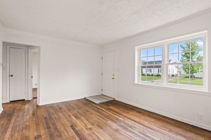 Property Photo:  989 Davis Avenue  OH 43055 