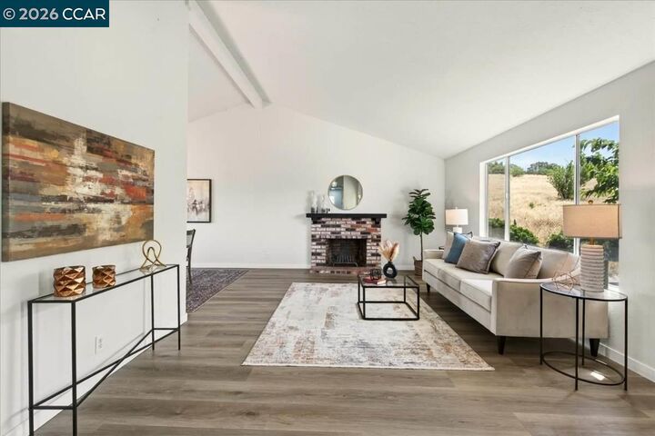 Property Photo:  800 Gloucester St  CA 94509 