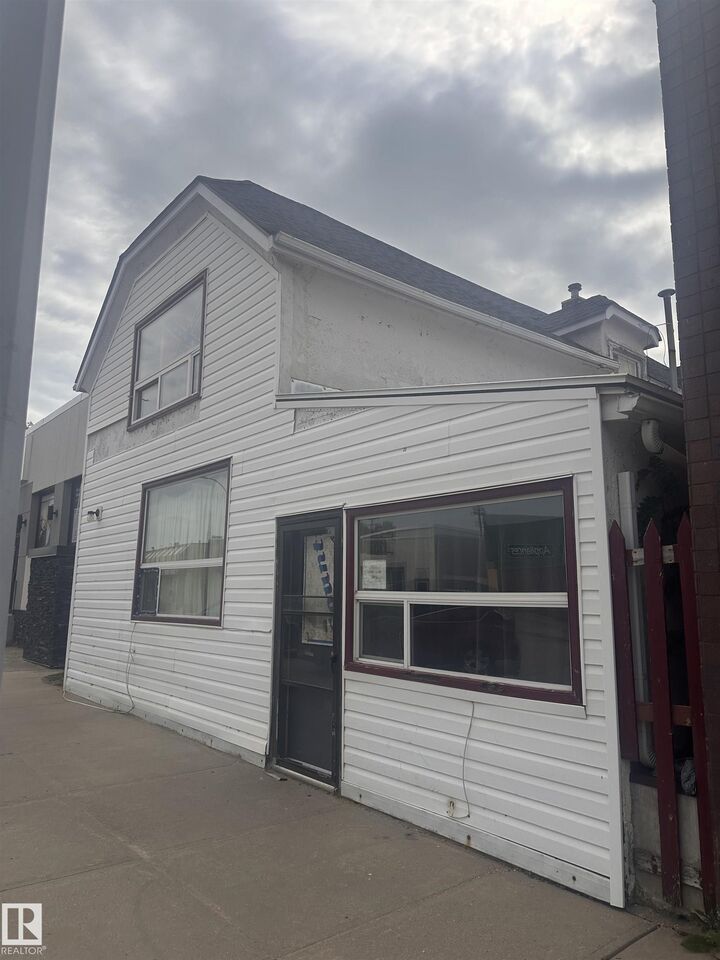 10528 100 Avenue — photo 1
