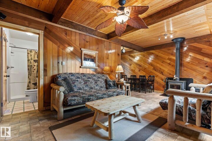 Property Photo:  1028-1029 10 Street  AB T0E 0A2 