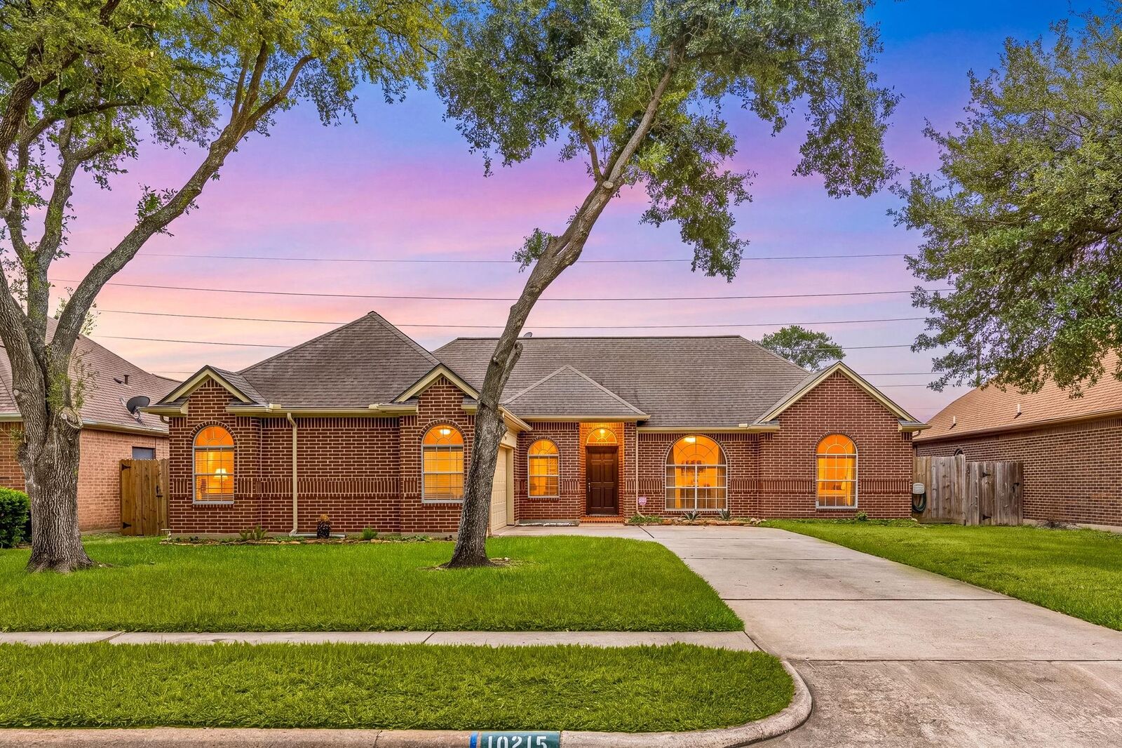 Property Photo:  10215 Hedge Way Drive  TX 77065 