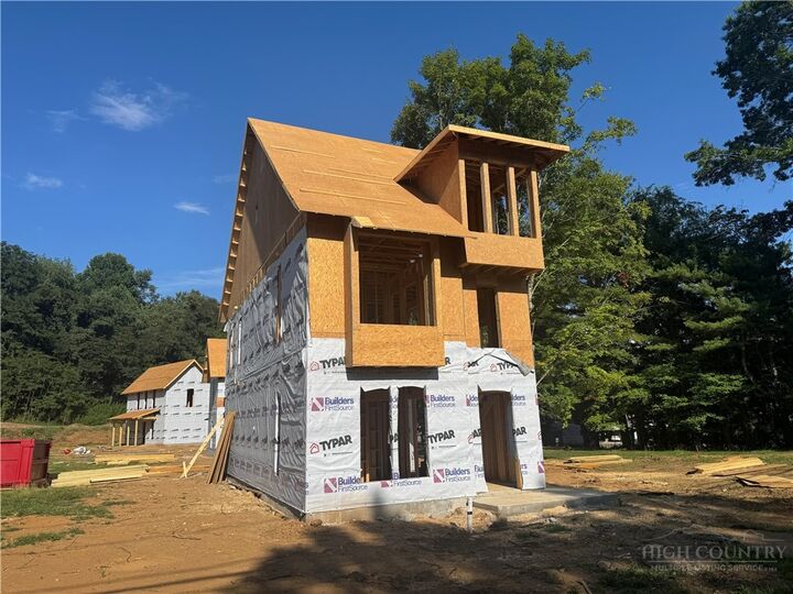 Property Photo:  22 N. Jefferson Avenue  NC 28694 