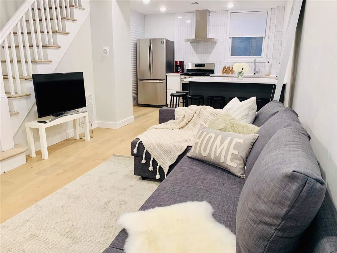 Property Photo:  77 Congress St 3  NJ 07307 