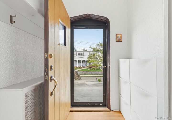 Property Photo:  56 Hillcrest Avenue  NY 10538 