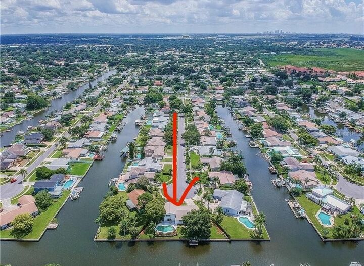 Property Photo:  8728 Cobblestone Drive  FL 33615 