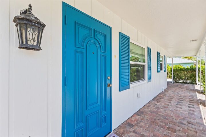 Property Photo: 2411 Gulf Gate Drive FL 34231