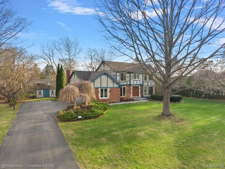 Property Photo:  47269 S Chigwidden Drive  MI 48167 1040 