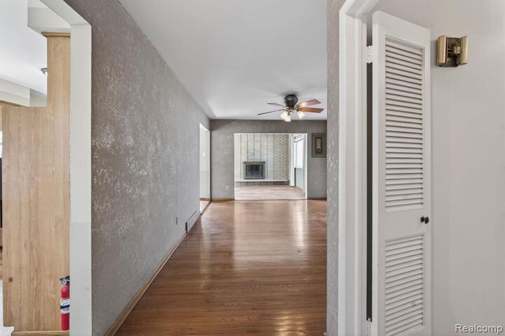 Property Photo:  15226 Everly Street  MI 48066 4012 