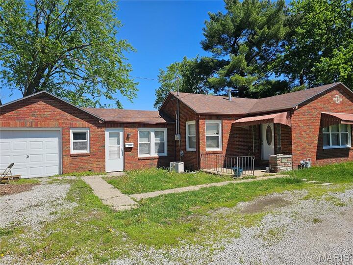 Property Photo:  1331 E Union Avenue  IL 62056 
