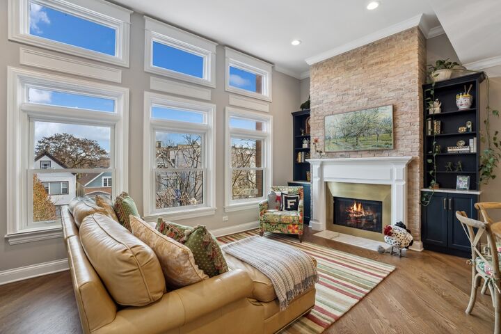 Property Photo:  2530 N Ashland Avenue 3S  IL 60614 