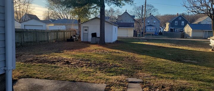 Property Photo:  122 Fayette Street  IA 52732 