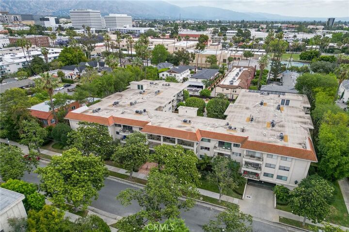 Property Photo: 420 S Madison Avenue 205 CA 91101