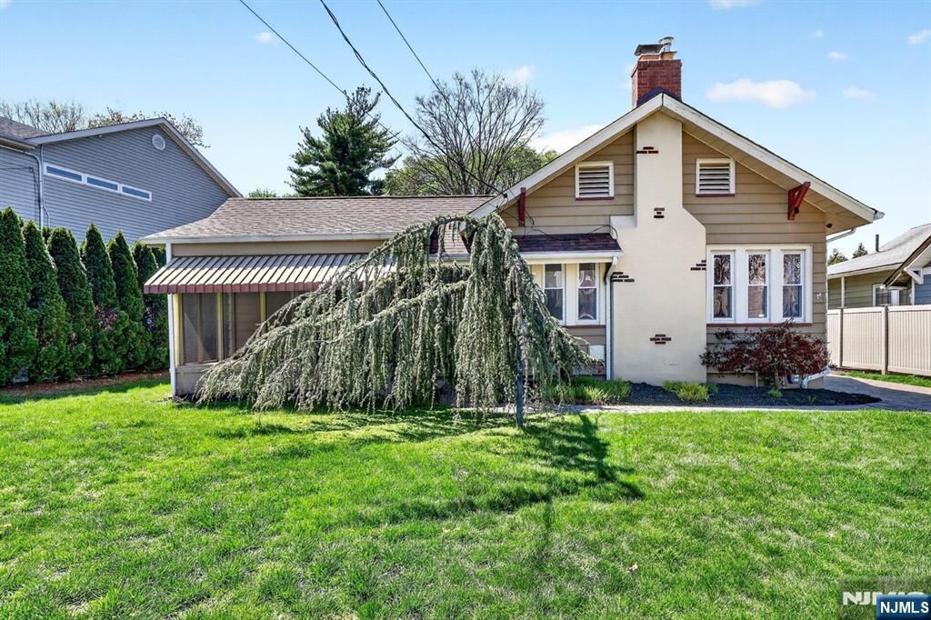 Property Photo:  266 Central Avenue  NJ 07652 