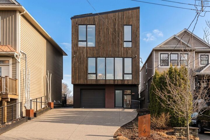522 Tower Road — photo 1
