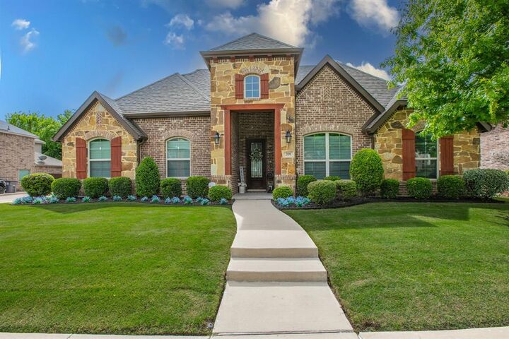 Property Photo:  209 Wisteria Way  TX 75154 
