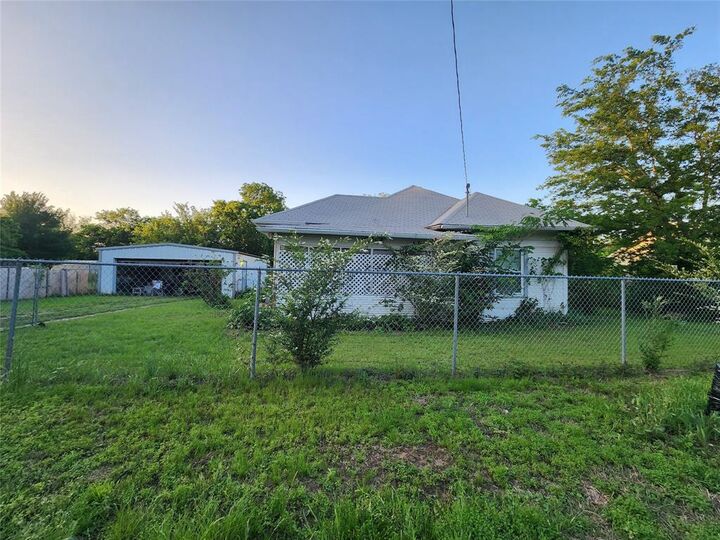 Property Photo:  403 Barker Street  TX 75433 