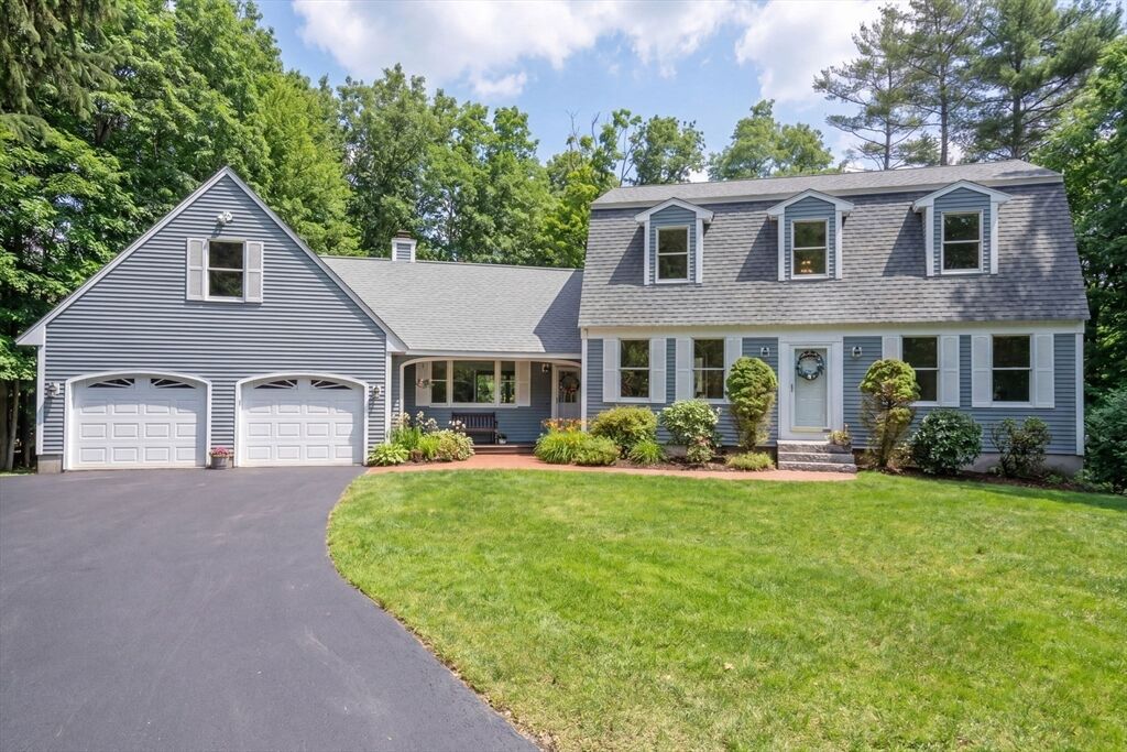 Property Photo: 6 Smythe Circle MA 01864