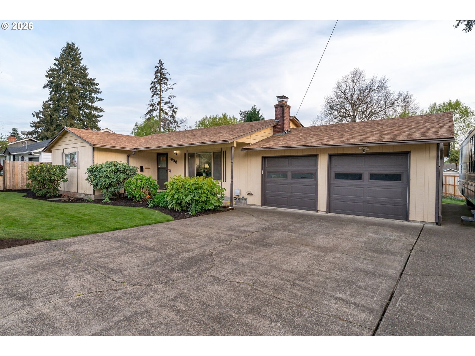 Property Photo:  1908 NE Orchard Ave  OR 97128 