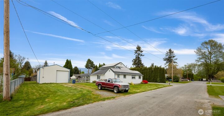 Property Photo: 916 Jennings Street WA 98284