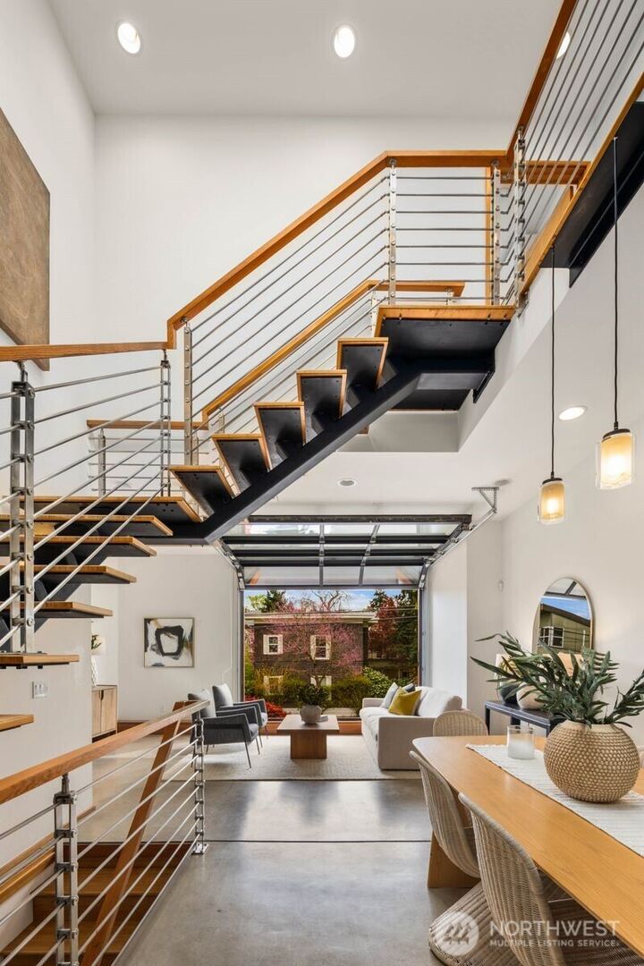 Property Photo:  213  21st Avenue  WA 98122 