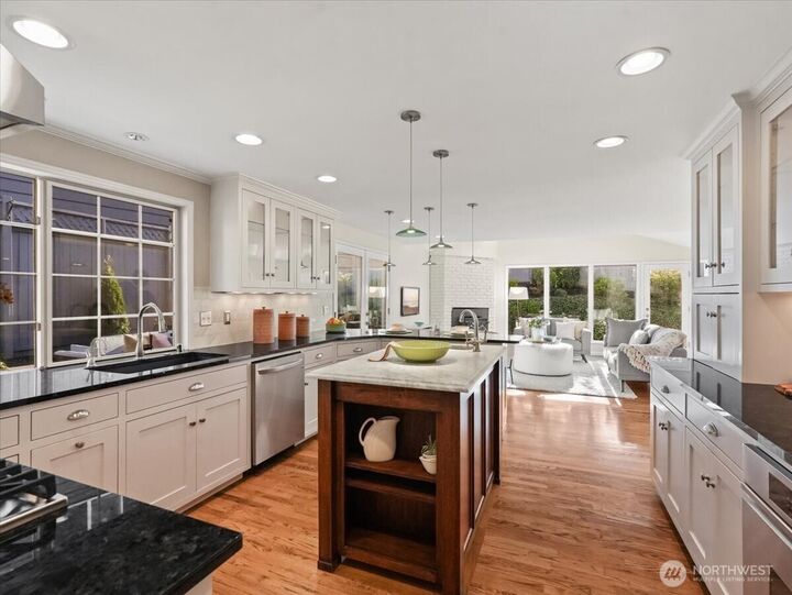 Property Photo:  8255 SE 59th Street  WA 98040 