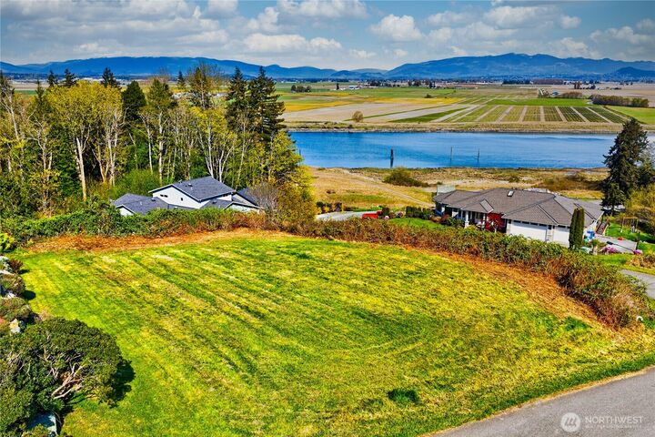 Property Photo:  8  Sahalie Road  WA 98257 