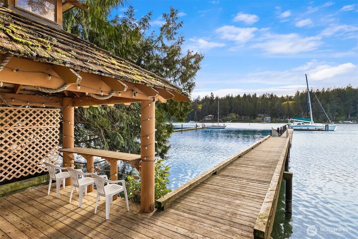 Property Photo:  6518 NE Monte Vista Drive  WA 98110 