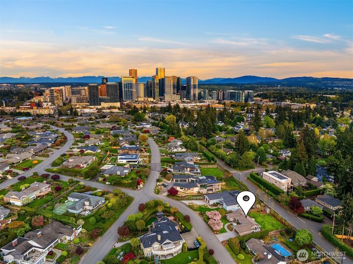 Property Photo:  9359  Sunset Way  WA 98004 