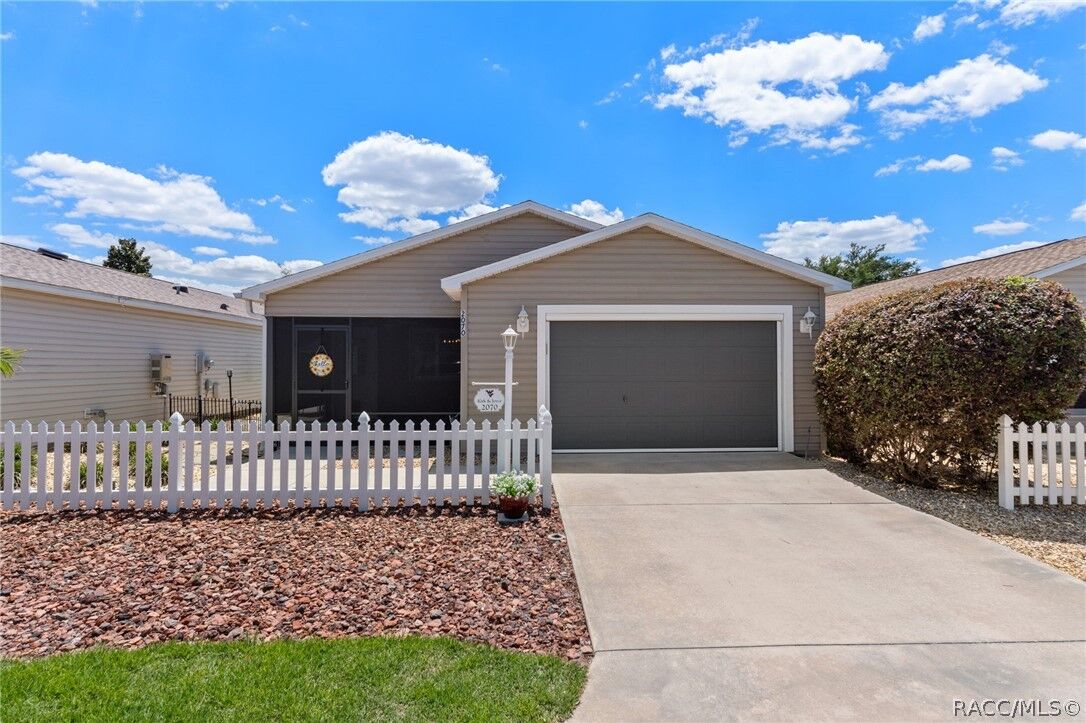 Property Photo: 2070 Thornton Terrace FL 32162