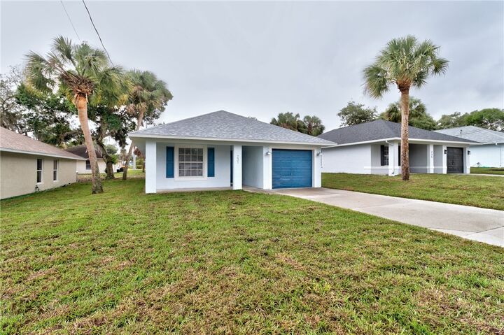 Property Photo: 231 12th Street SW FL 32962