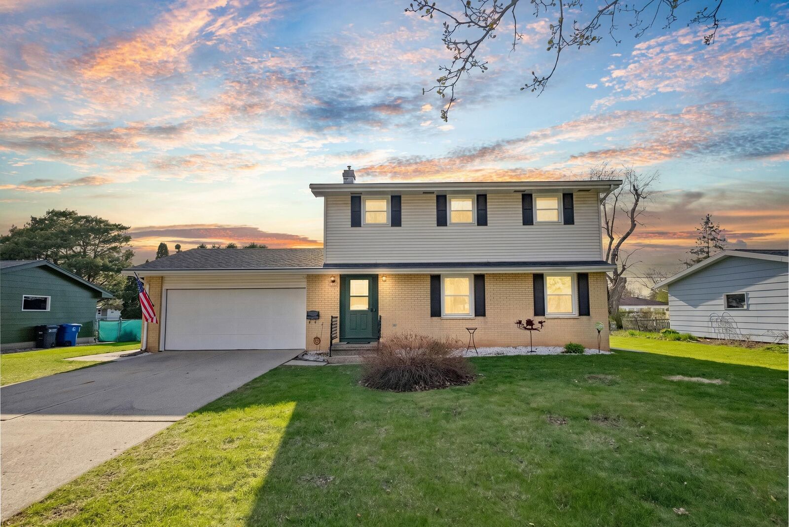 Property Photo:  1105 Devonshire Drive  WI 54902-6233 