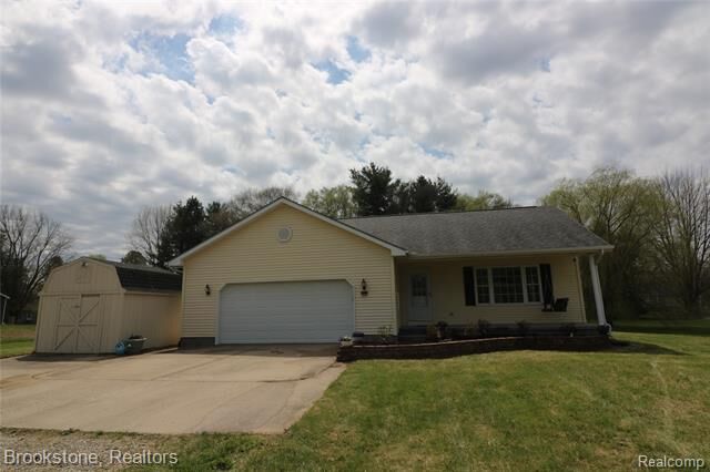 Property Photo: 2141 Hunter Drive MI 48446