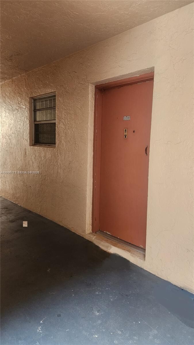 Property Photo:  13707 Kendale Lakes Cir 205  FL 33183 