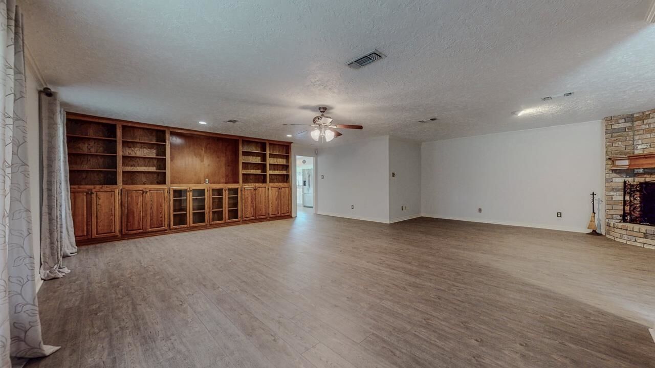 Property Photo:  1700 N 30th  TX 77627 