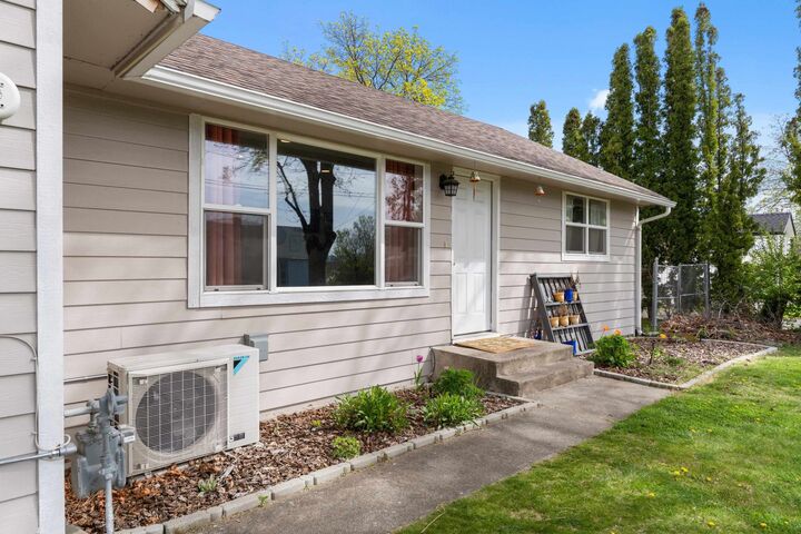 Property Photo:  8719 E Valleyway Ave  WA 99212 