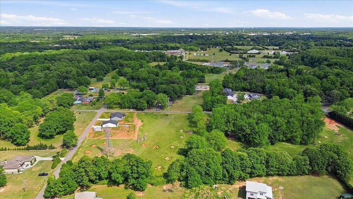 Property Photo:  230 Wedgewood Road ***  SC 29349 