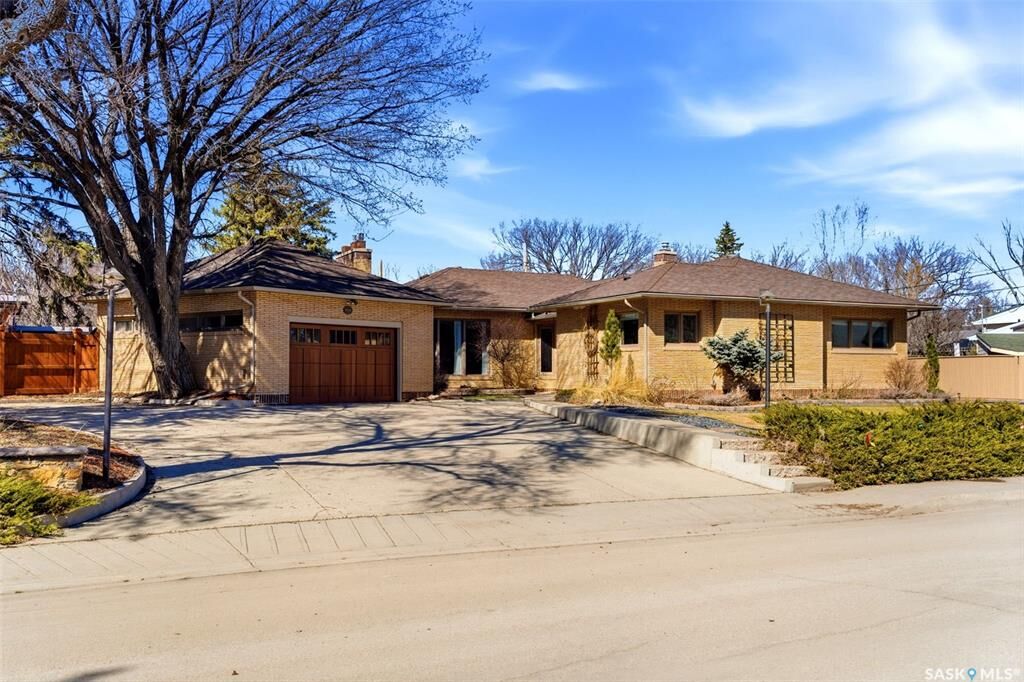 Property Photo:  2640 19th Avenue  SK S4T 1X1 