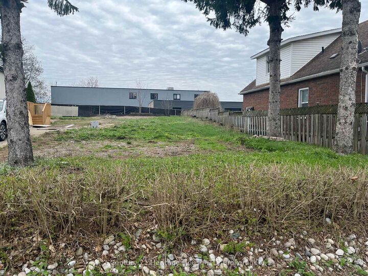 Photo de la propriété:  V/L Patricia Street  ON L2V 3W1 