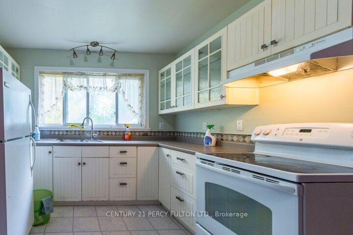 Photo de la propriété:  71 Prince Of Wales Drive Main  ON K8P 2T6 