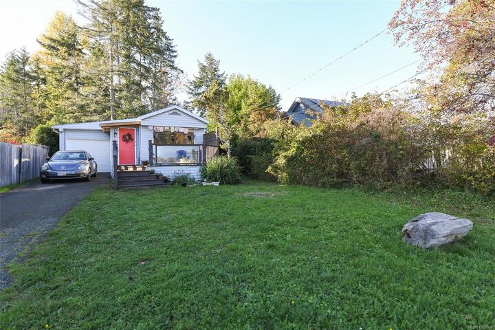 Property Photo: 5557 Horne St BC V0R 3B0